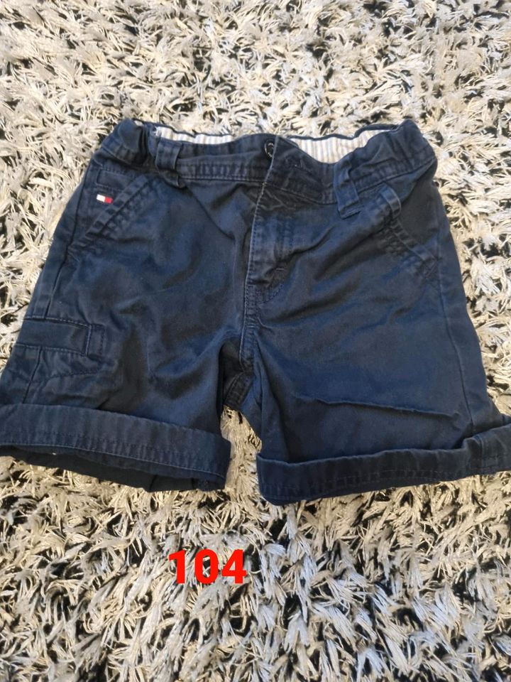 Tommy hilfiger + Levis Set Größe 104 in Östringen