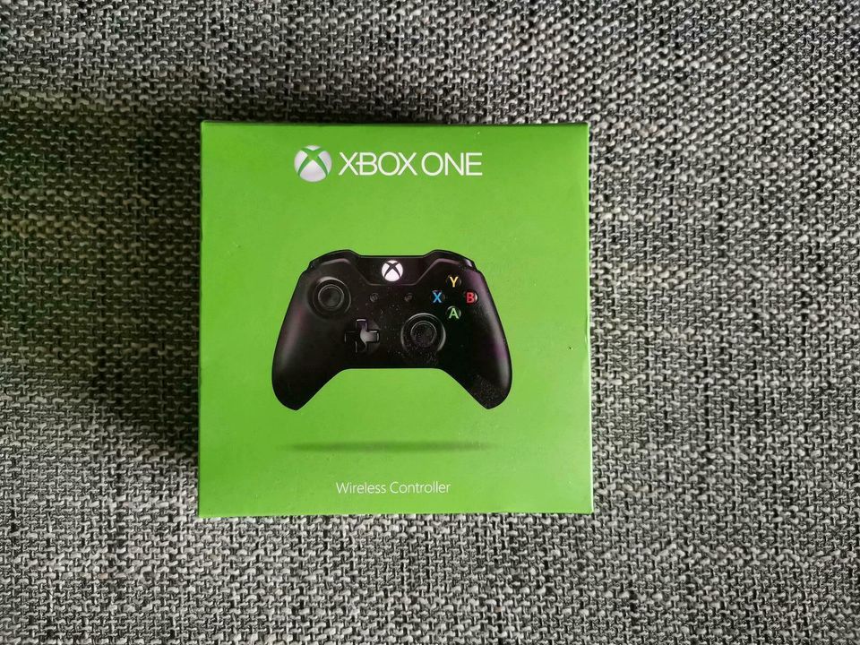 Verkaufe Paket Xbox One 500GB inkl. Zubehör in Odenthal