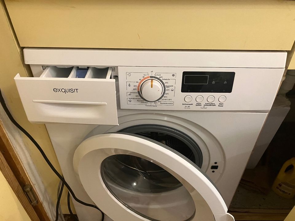 Integrierte Waschmaschine mit Spüle und Schrank in Essen