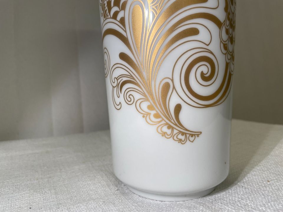 Hohe weiße vintage Vase mit floralem Gold-Muster Pop-Art in Hamburg