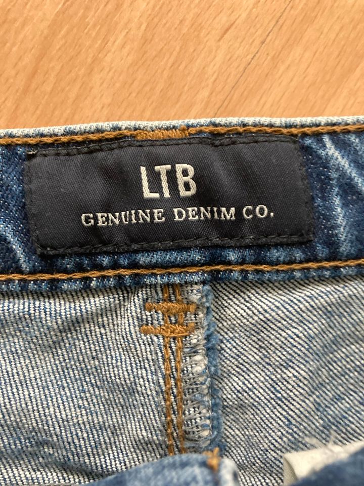 Coole LTB Jeans Hotpants Shorts Größe S Pailletten in Köln