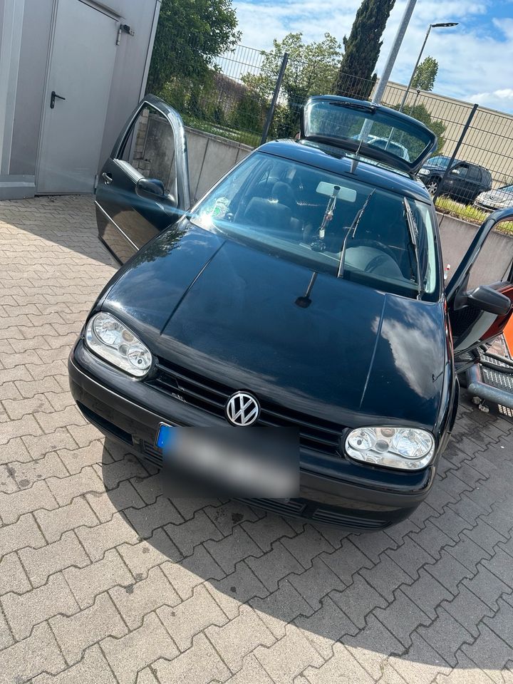 Volkswagen Golf 4 in Duisburg
