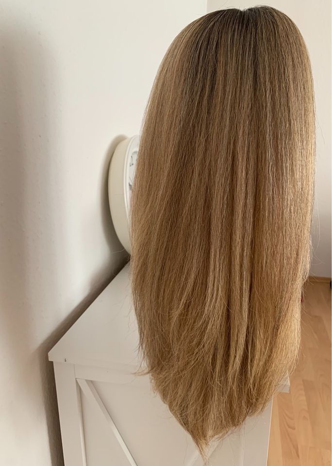 Hochwertige blonde Perücke/Wig mit dunklen Ansatz im SALE in Nürnberg (Mittelfr)