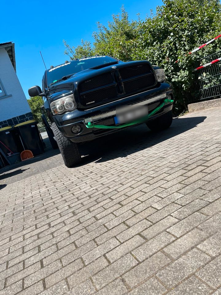 Dodge RAM 1500 v8 Hemi in Greifenstein