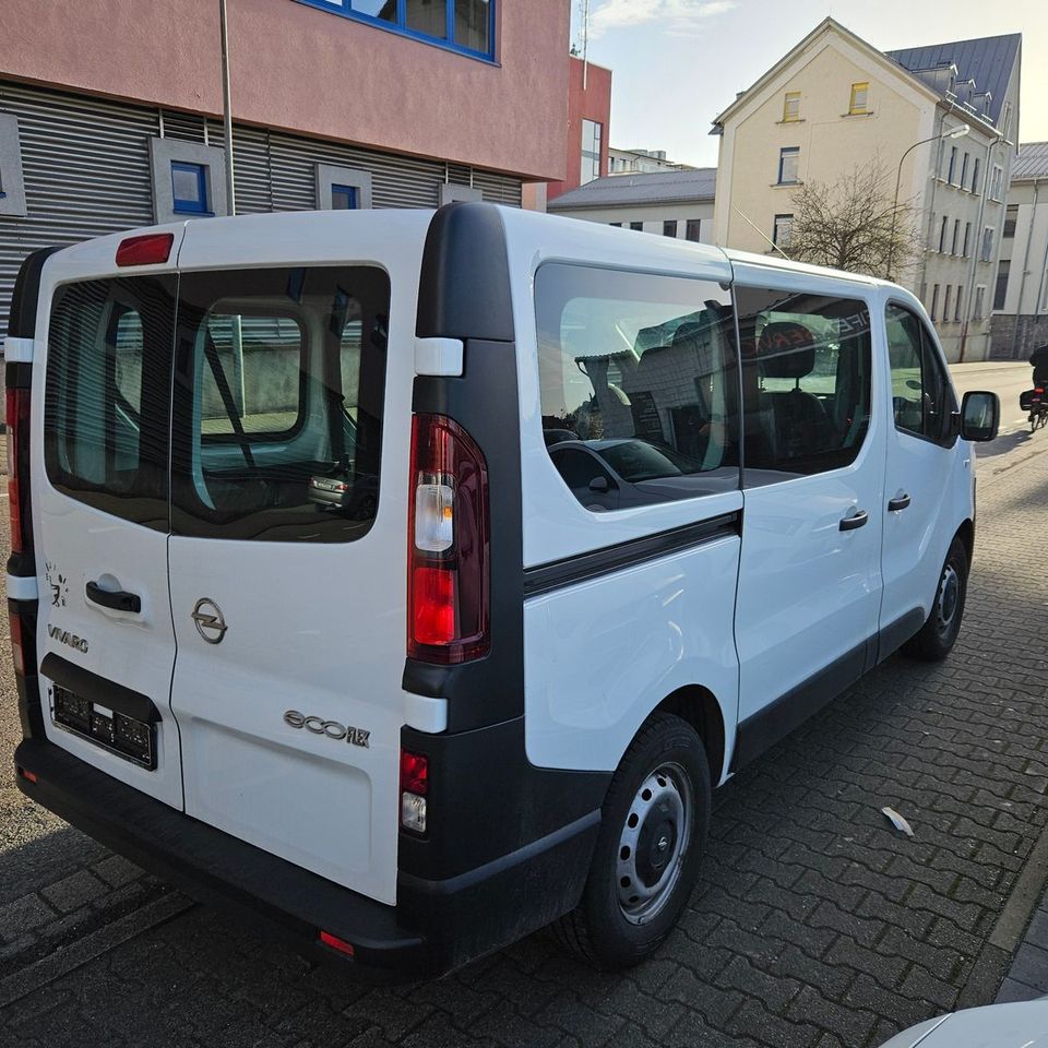 Opel Vivaro B Kasten/Kombi Combi L1H1  2,7t 9 SITZER in Limburg