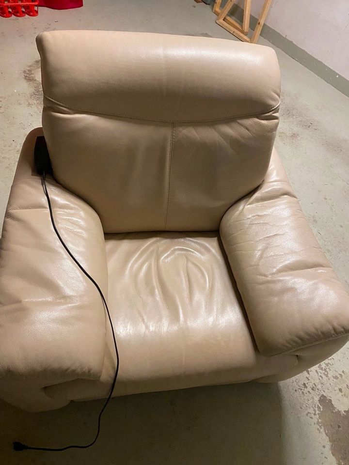 2er Sofa + 2 x elektr. Sessel Leder Marke akad´or in Schweich