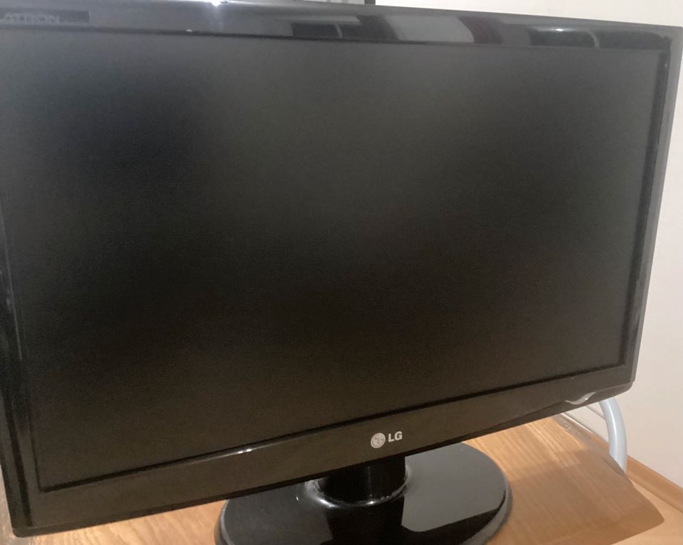 LG Flatron 23 Zoll - Full HD - TFT Monitor in Töging am Inn