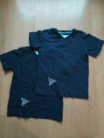 2 Blaue T-Shirts mit Aufnähern Gr.122 top Zustand Zwillinge Set Baden-Württemberg - Neukirch Vorschau