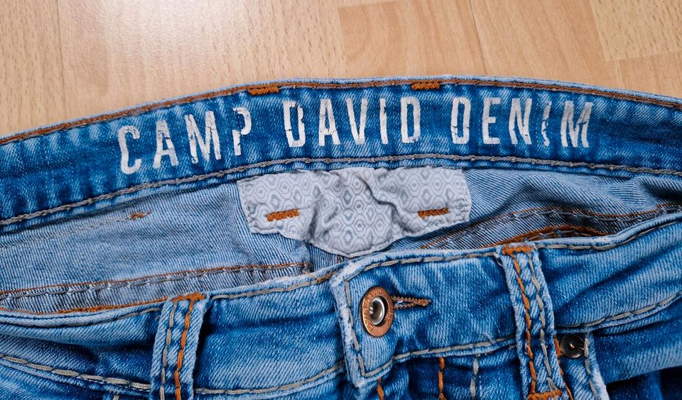 Camp David Jeans Hose Kontrastnähte hellblau S M 30 34 Regular in Schwarzenbek