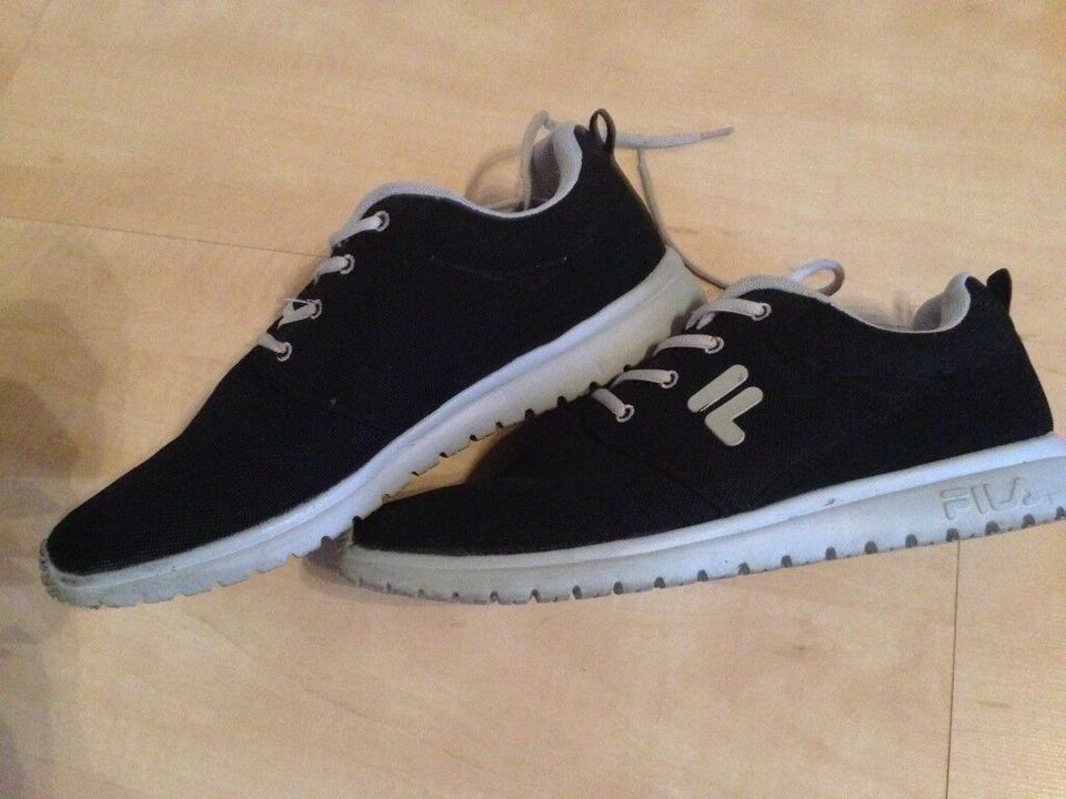 Neuwertige Fila Turnschuhe Sneaker Gr.45 in Bitterfeld