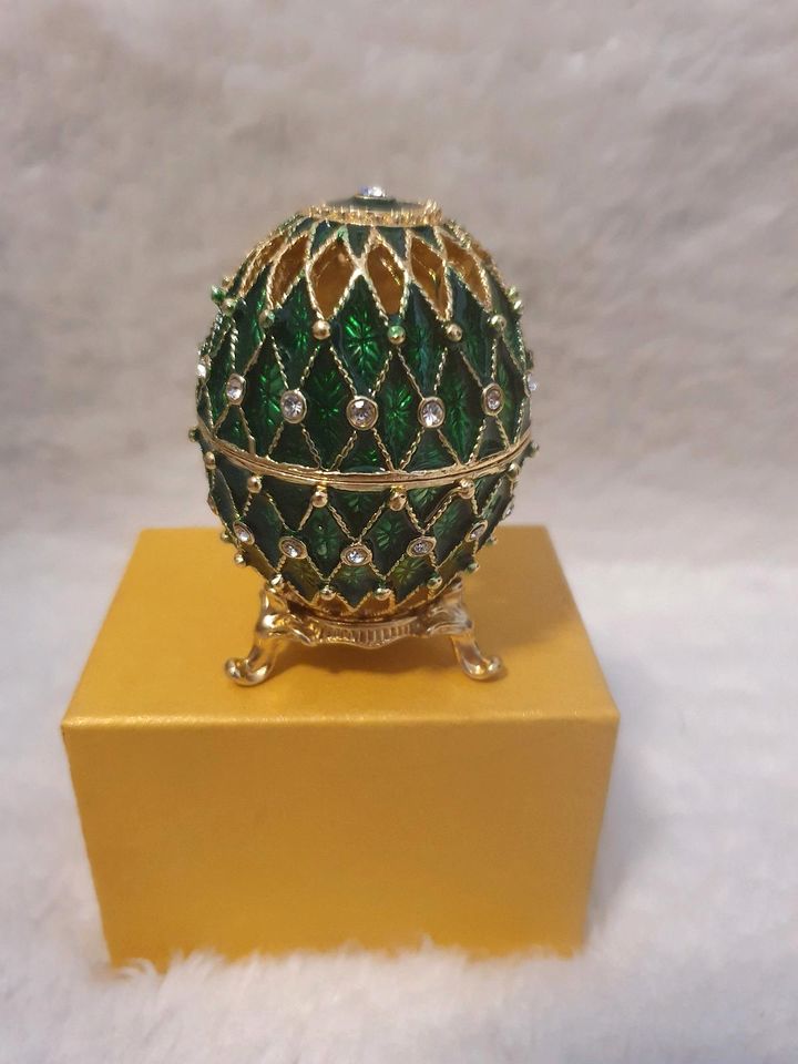 Emailliertes Faberge Ei in Bogen Niederbay