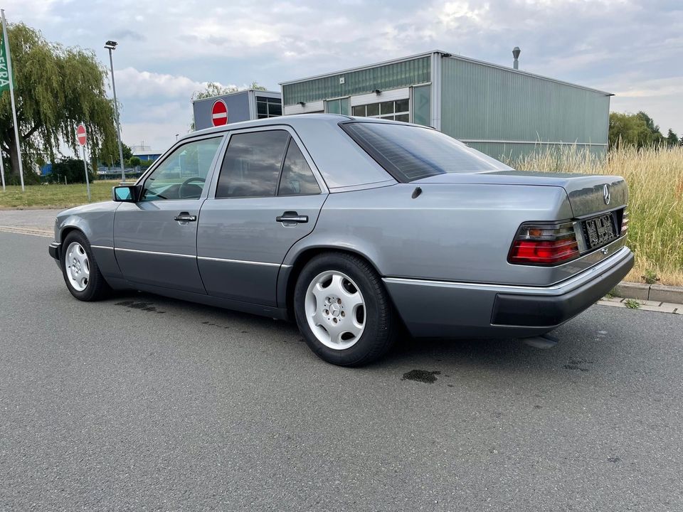 Mercedes w124 260e in Halberstadt