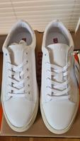 WILSON Tennis Classic Premium Shoe Gr. 44 NEU! Niedersachsen - Aurich Vorschau