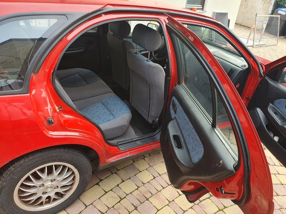 Nissan Almera in Bötzingen