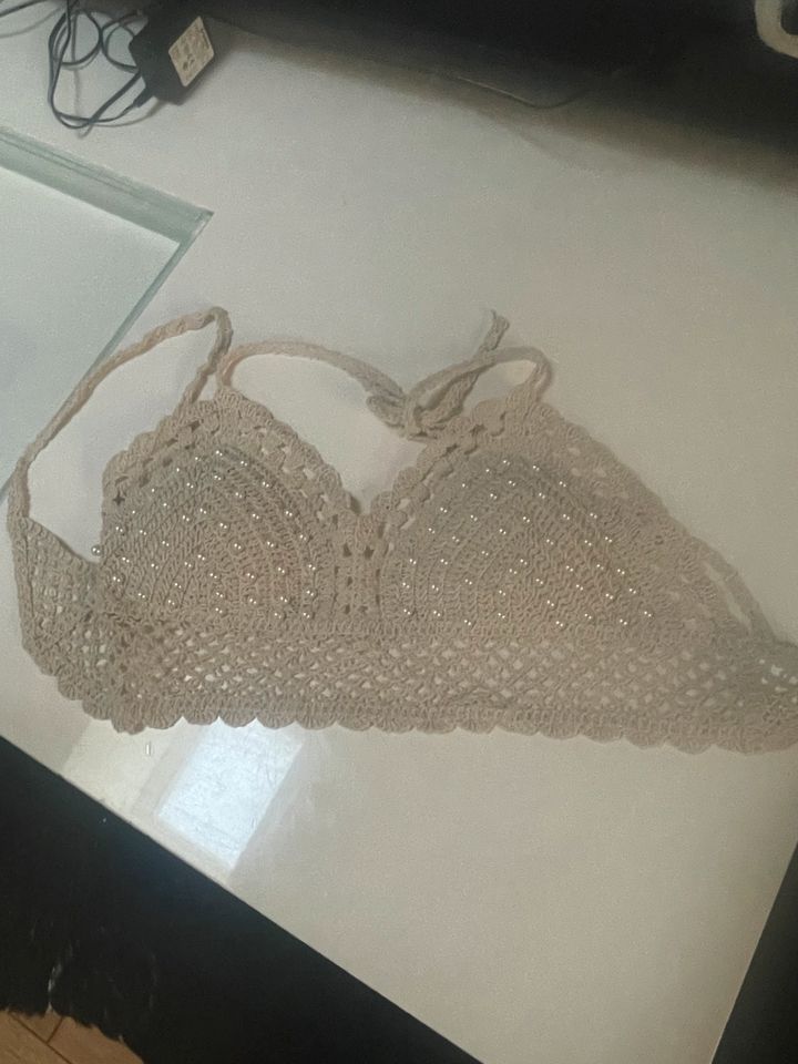 HÄKEL BUSTIER BRA TOP GEHÄKELT COACHELLA  PERLEN GR S-M in München