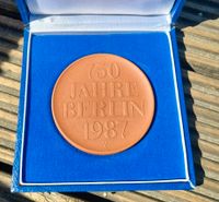 Berlin Porzellan Medallie groß DDR Berlin - Köpenick Vorschau