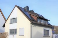 Mögliche Monatsrate 1.066,25 €! PROVISIONSFREI! ++ Wohlfühl-Einfamilienhaus mit Einliegerwohnung in Fuldatal-Wilhelmshausen: 4–5 Zi, modernisiert ++ Balkone, Solar, Pool, Sauna, Garage/Stellplätze ++ Hessen - Fuldatal Vorschau