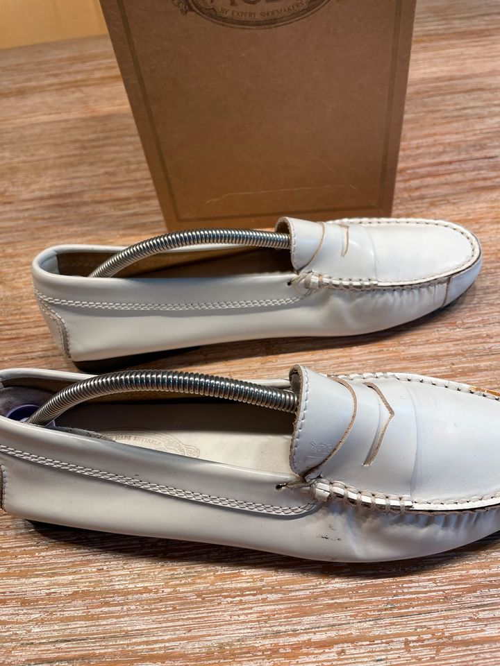 Tod‘s Mokassins/Loafer, Größe 37, Weiss in Düsseldorf