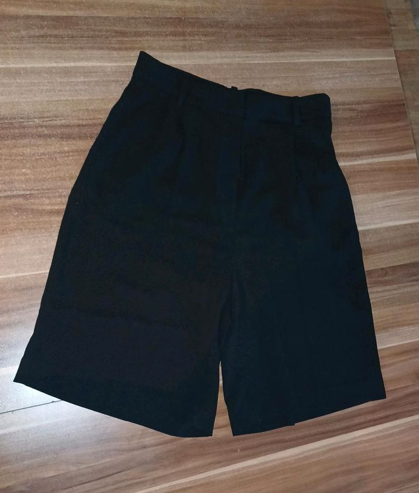 Kurze Hose Shorts H&M Gr 42 schwarz in Aue