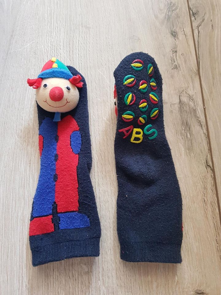 Kinder Stoppersocken Clown Rassel in Kalefeld