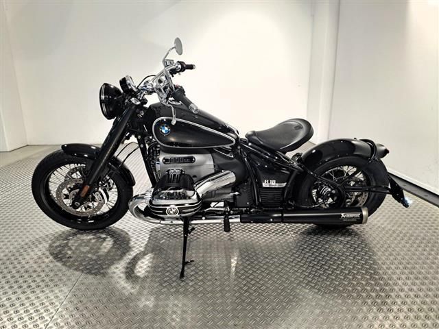 BMW R 18 Bobber Umbau und Akrapovic Auspuff in Leipzig