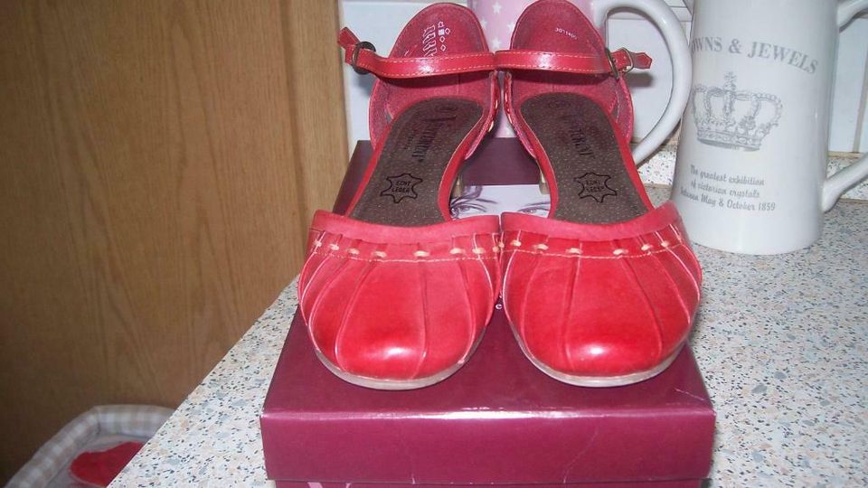 Venturini Eleganza Damenschuh Leder Rot Gr. 39 Neu in Lindewitt