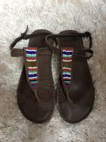 Sandalen Azteken Perlen Zehentrenner H&M braun bunt 37 Hessen - Usingen Vorschau
