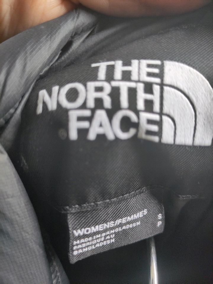 Schwarze  sehr warme The North Face Jacke für Damen in Hildesheim