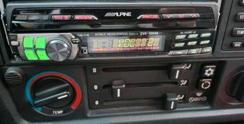 Alpine CVA-1004R Autoradio monitor display Radio Auto ausfahrbar in Barsbüttel