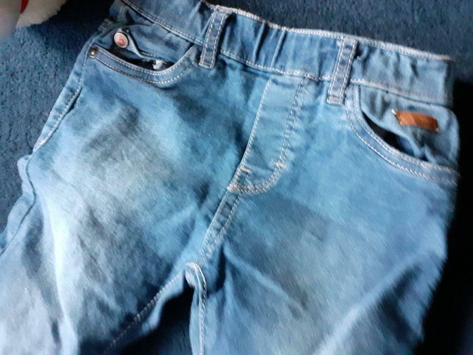 **Gebr.,blaue Jeans Gr.104 v."boboli"** in Schönkirchen