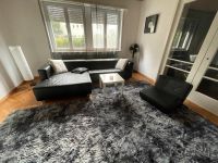 Wohnzimmer mit TV-Schrank Sofa und 2 Tische  ohne Teppiche Stuttgart - Degerloch Vorschau