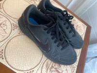 Nike Sportschuhe(Hallenschuhe) schwarz Niedersachsen - Barsinghausen Vorschau