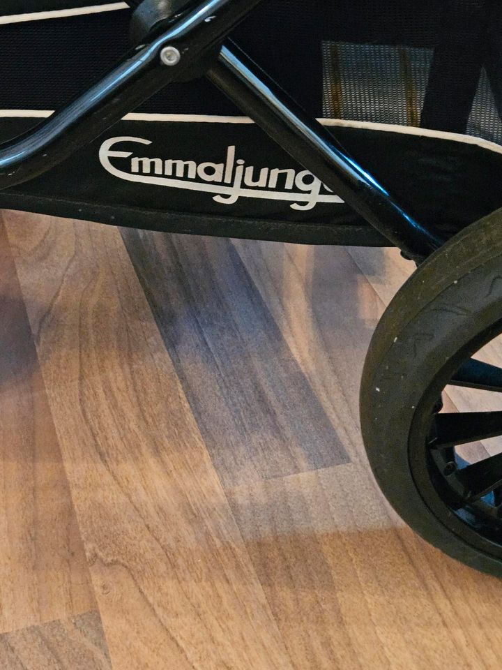 Emmaljunga Kinderwagen mit sehr viel Zubehör in Reichshof