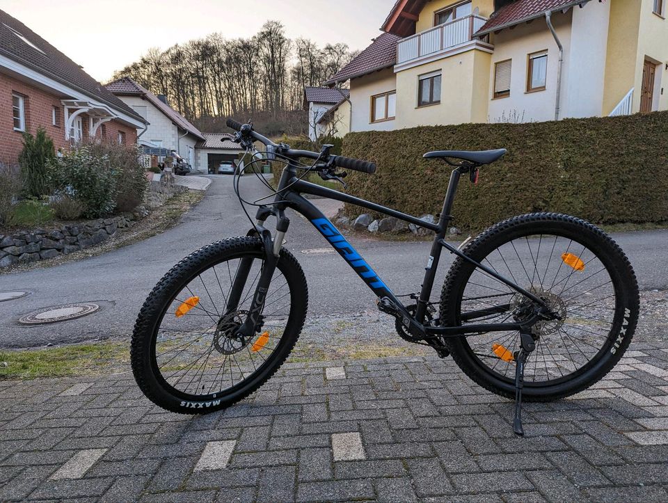 Fahrrad / Mountain Bike // GIANT Talon 27,5 Zoll in Vöhl