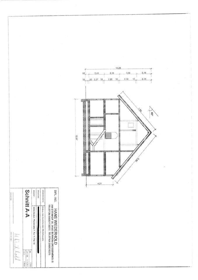 Kernsanierungsbedürftiges Ein-/Zweifamilienhaus EG und OG mit Garage! Zentrale Lage in Borken/Hessen in Borken