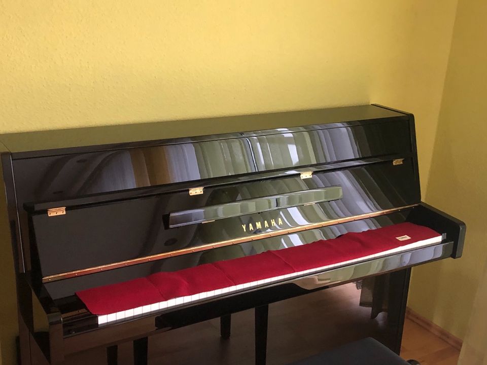 Yamaha B1 PE Piano Klavier BJ. 08.2022 TOP + Hochwertig in Mönchengladbach