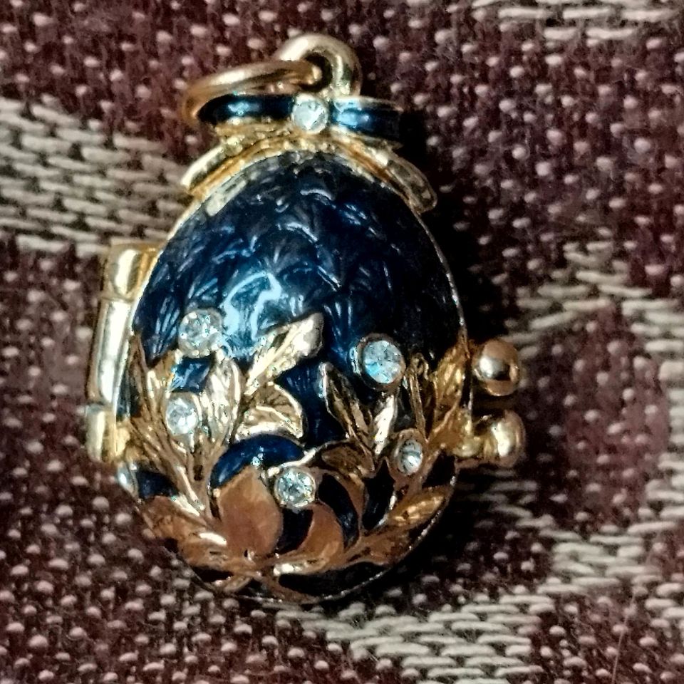 Russische Fabergé Stil  Ei Anhänger mit passender Goldkette in Bottrop