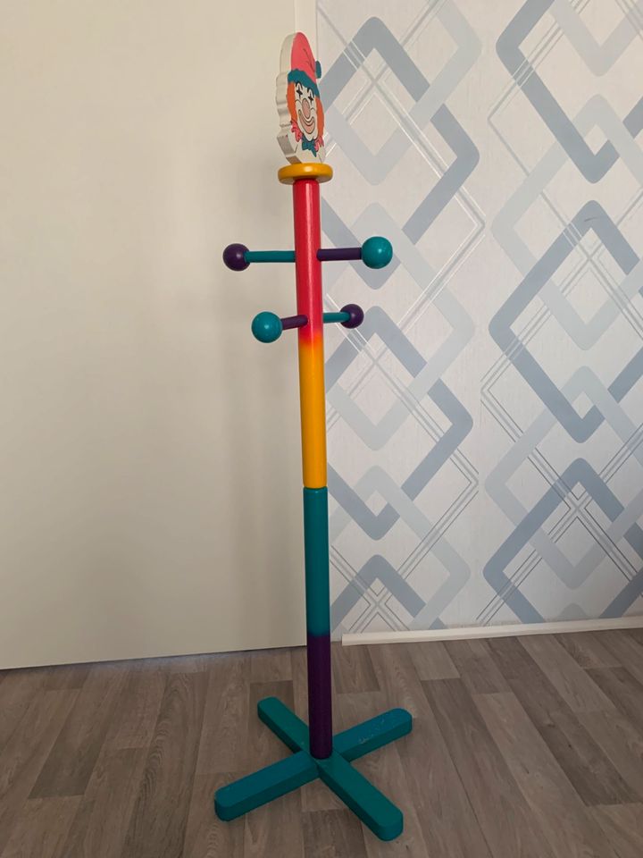 Kinder Garderobenständer mit Clownmotiv (130cm hoch) in Arnstadt