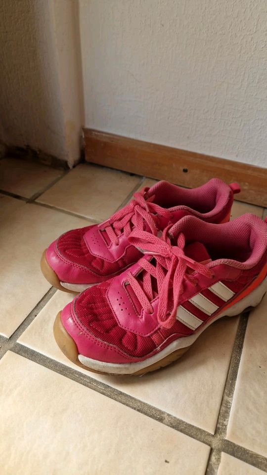 Kinder Turnschuhe Adidas in Heimbach