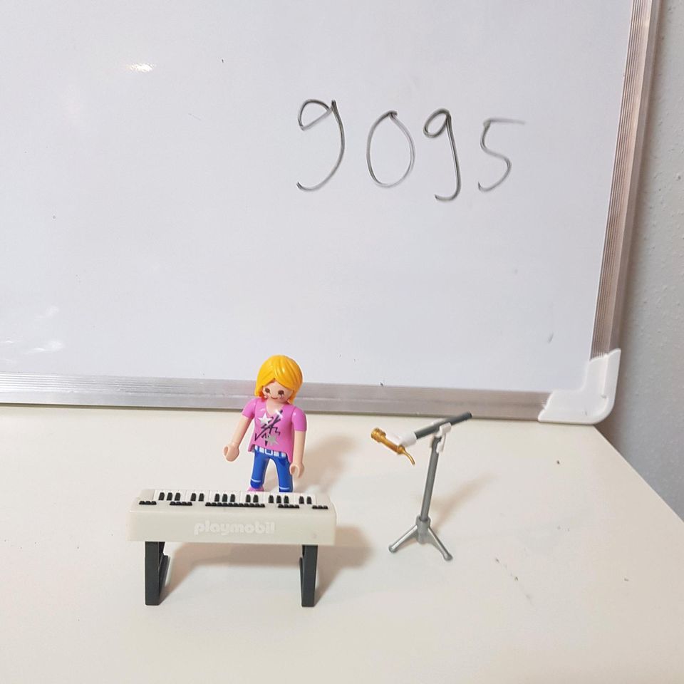 Playmobil 9095 Sängerin mit Keyboard in Winterbach