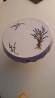 Torten/Kuchenplatte Keramik mit Fuß Dekor  Lavendel Hessen - Rodgau Vorschau