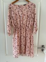 Blumiges Kleid Gr. 40 Niedersachsen - Schwanewede Vorschau