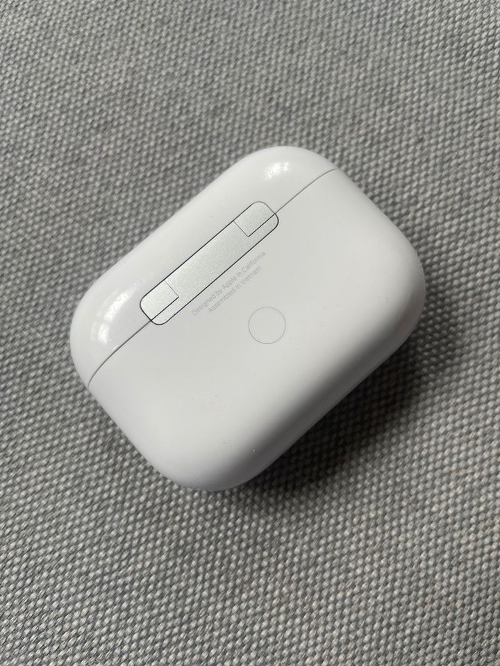 Apple AirPod Pro ladecase in Köln