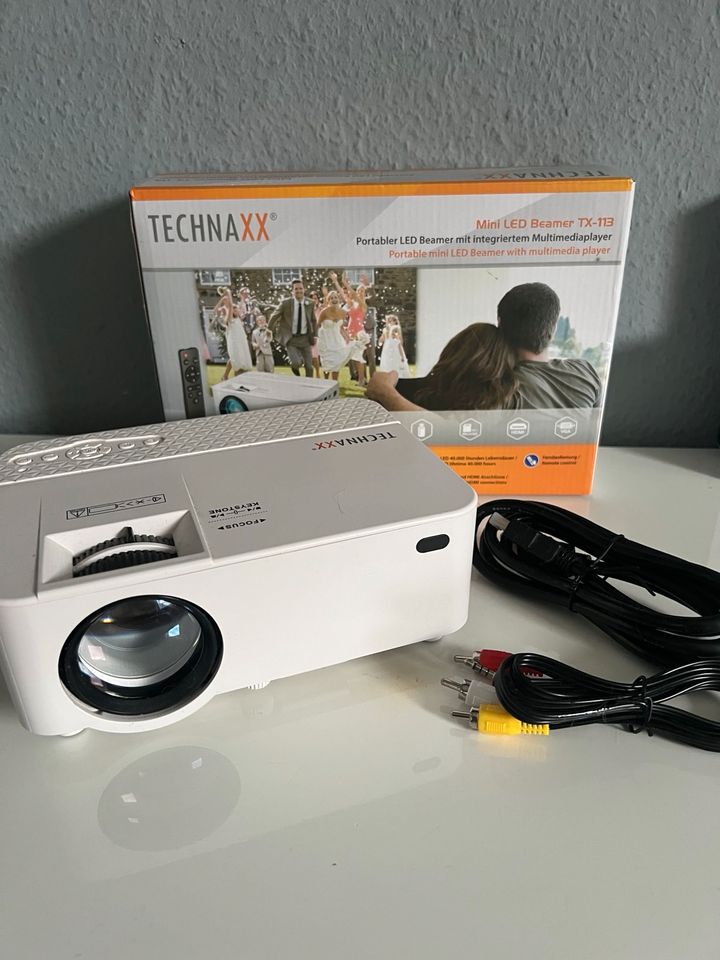 Technaxx Full HD mini LED Beamer in Siebenlehn