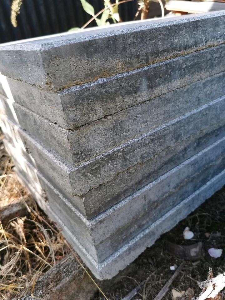8 Betonplatten grau in Brück