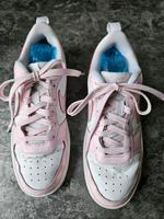 Nike Turnschuhe weiß mit rose Gr. 38,5 38 1/2 Nordrhein-Westfalen - Hamm Vorschau