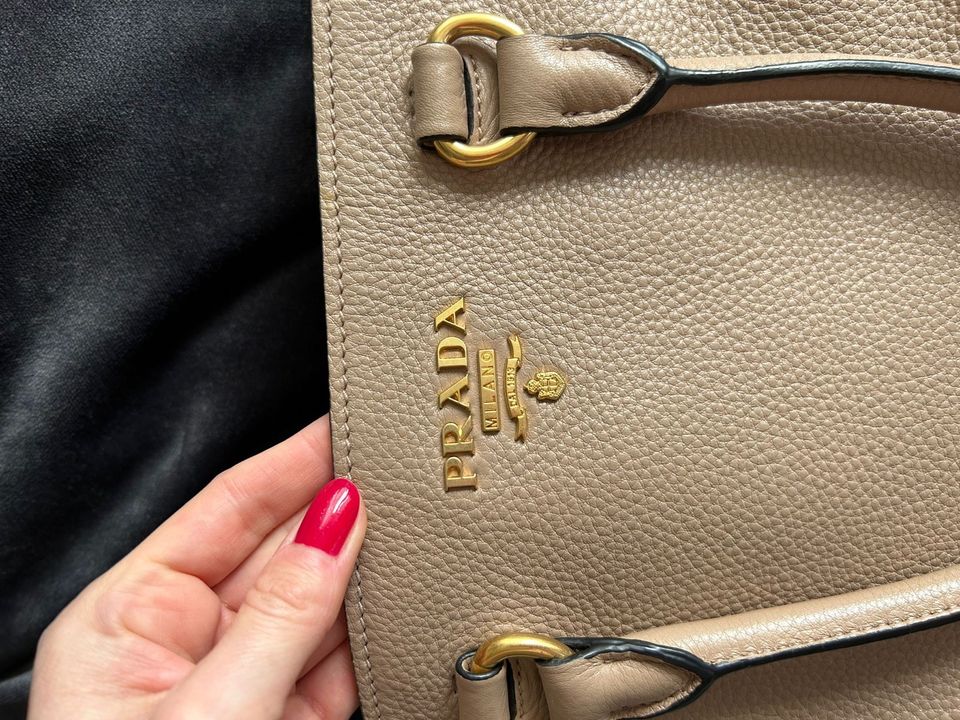 Handtasche von Prada neuwertig in Dortmund