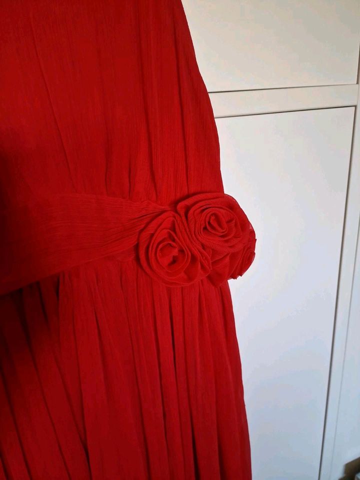 Kleid mit Spaghetti-Trägern rot Größe 38 M in Bruchmühlbach-Miesau