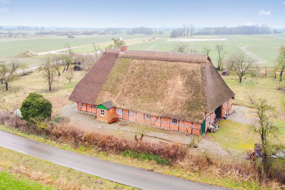 PROVISONSFREI! Denkmalgeschütztes Bauernhaus in herrlichem Idyll mit großem Potenzial in Grevesmuehlen