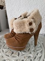 Original Ugg Boots Stiefeletten Lamm Wolle echt leder 37 Hessen - Schwalmtal Vorschau